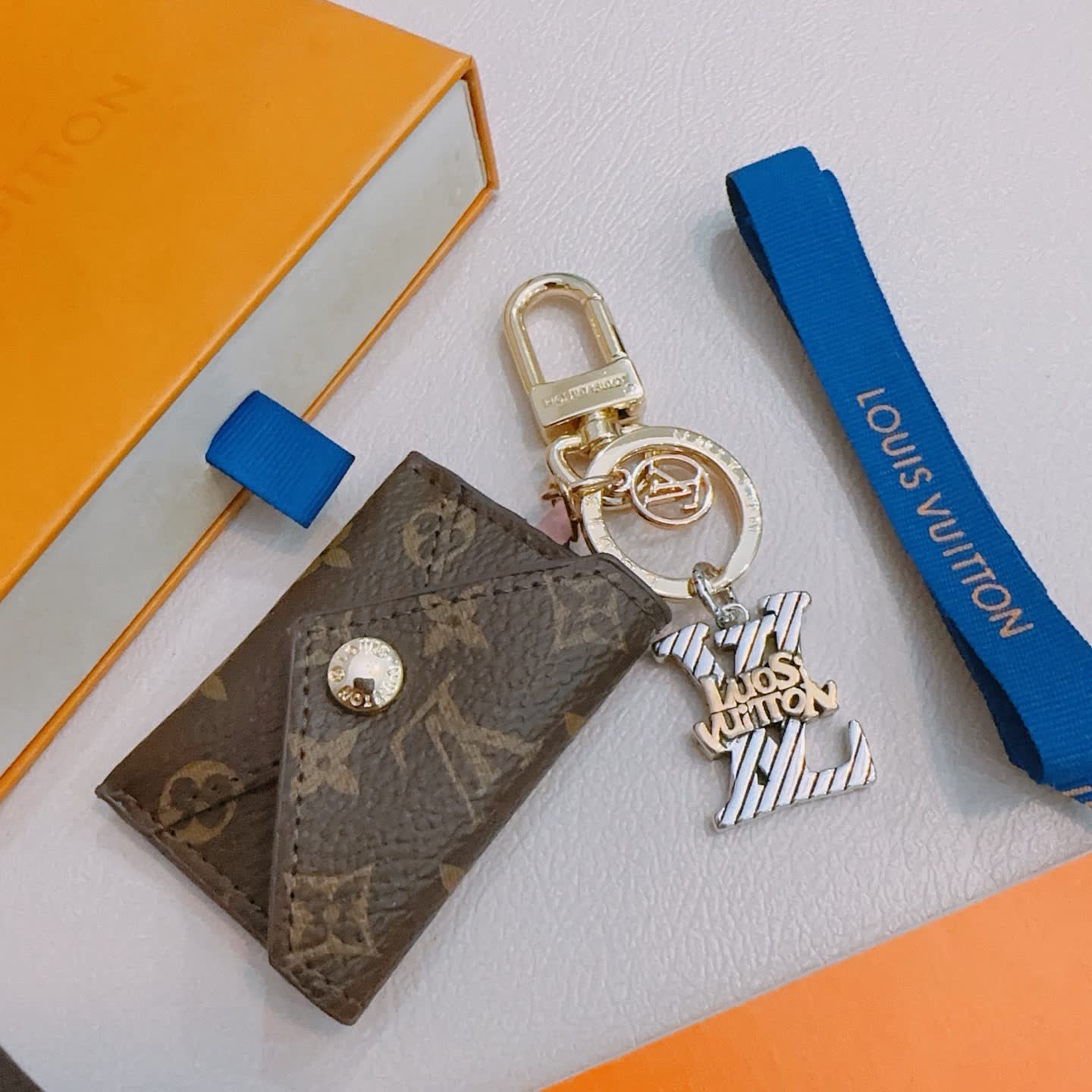 Louis Vuitton Monogram Cardholder Keychain Louis Vuitton Monogram Cardholder Keychain